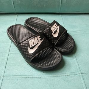 Nike Benassi JDI Slides